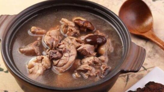 如果你怀孕了 经常喝这4种汤要 促进胎儿大脑发育