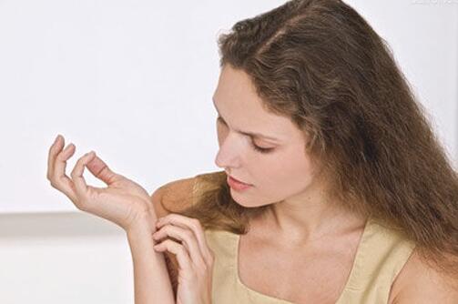 有了太阳地球才回转   有了地球月亮才回转