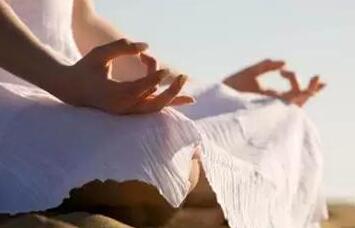 盘腿坐测你的减肥健康状况 盘腿坐姿的好处