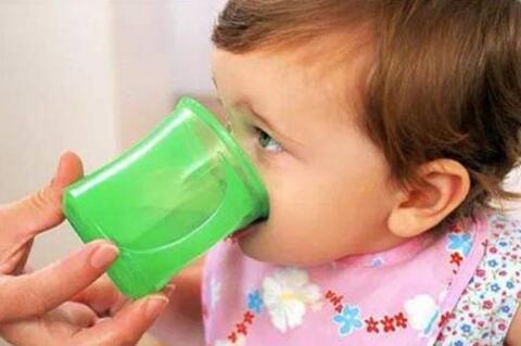 为什么宝宝穿的不多睡觉却满头大汗