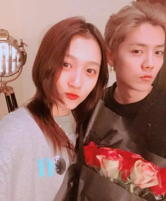 关晓彤鹿晗疑似分手 鹿晗工作人员澄清没有此事