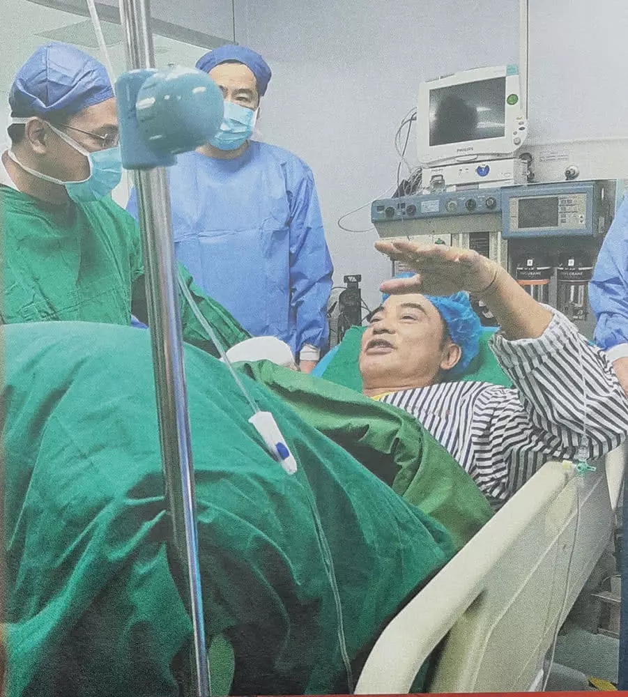 任达华手伤首曝光触目惊心 四根手指伤口很深食指几乎断裂