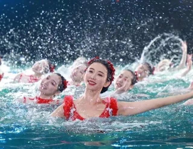 被玻尿酸审美毁掉的爱情 不打针她的姐弟恋只剩见光死