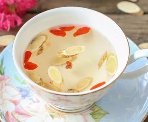 黄芪泡水喝的功效  　黄芪的作用 