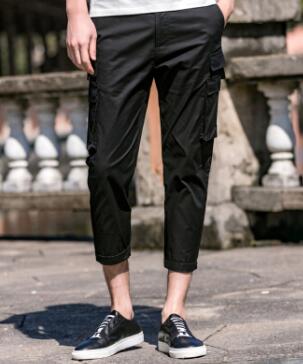 黑色系的衣服最百搭 黑色上衣配什么颜色裤子好看