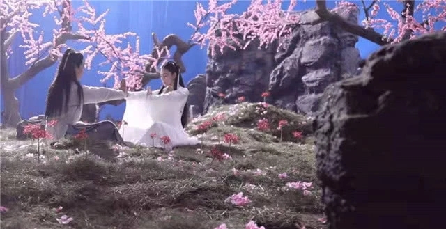 张馨予被曝产后复出演电影版小龙女 经纪人否认称是老照片