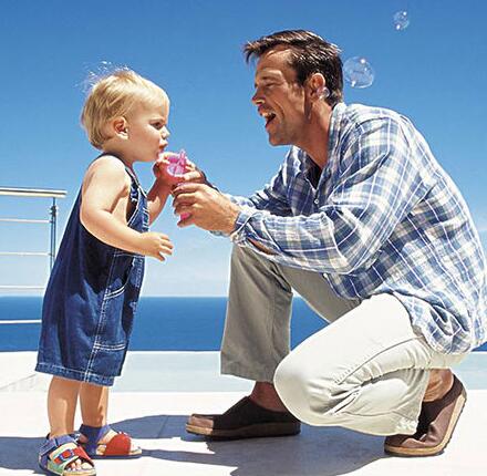 带宝宝外出时要关注卫生冷暖等问题