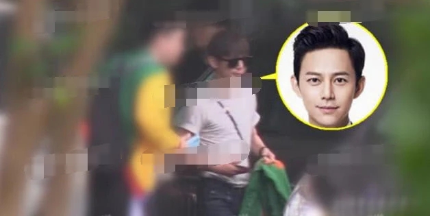 何炅感情状态成谜 和小鲜肉勾肩搭背逛街很亲密