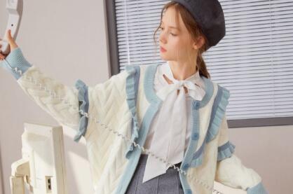 肤色暗黄的女生 在穿搭配色方面有什么需要注意的