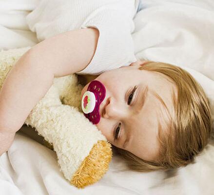 哪些方法有助于“熬夜”宝宝更好睡觉？