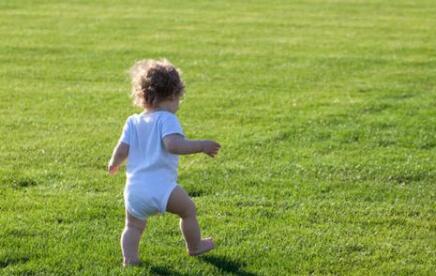 妈妈感冒了 是不是就不能喂奶了 不然会传染宝宝？