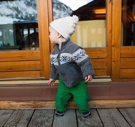 如何防止孩子在玩耍时受重伤或走失？