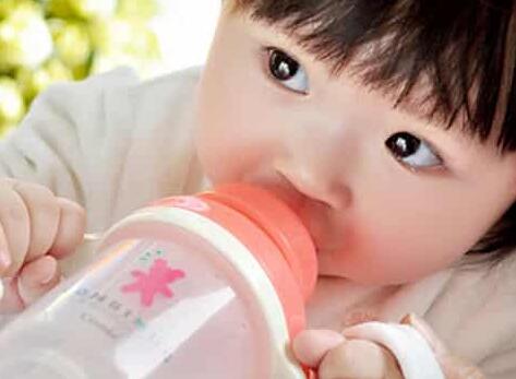 孩子爱顶嘴 父母要改变教育方式 宽容比打骂有效