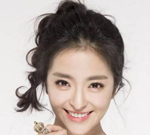 婆婆训孩子的时候 我从来不会表现得不高兴！