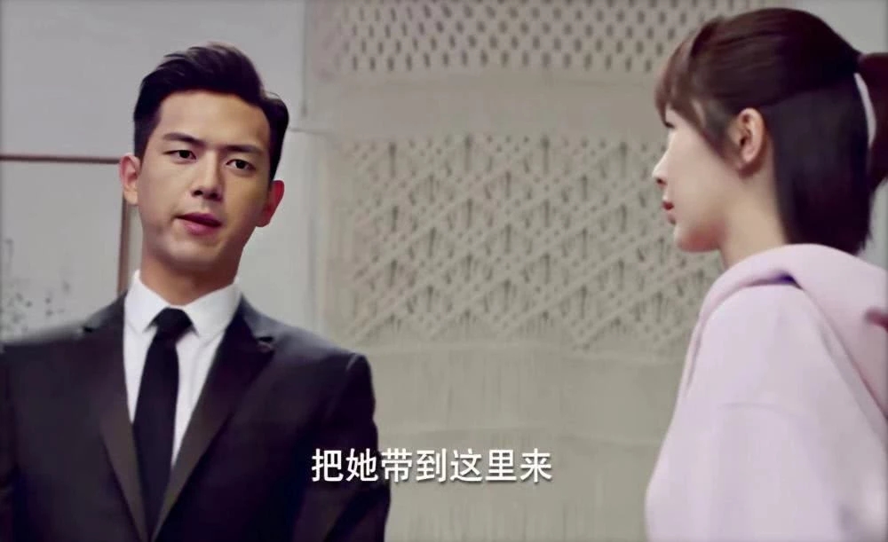 亲爱的热爱的佟年在男友家睡觉被妈妈发现 韩商言跟二老解释情况