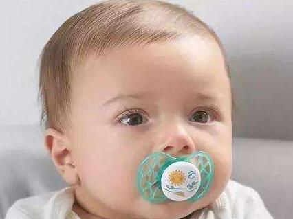 安抚奶嘴是妈妈的好帮手 但它的危害你也应该知道