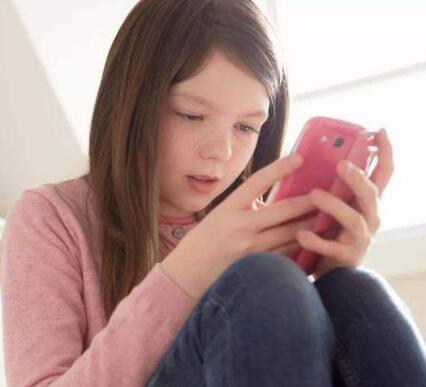 经常玩手机和不玩手机的孩子 各方面差距过大