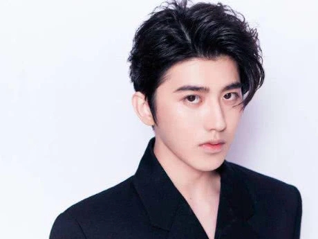 蔡徐坤新专辑遭吐槽 没了字幕不知所云 粉丝1分钟买300万张