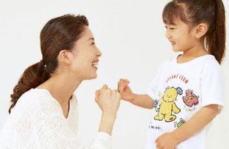 宝宝睡觉以前 给孩子做这几件事情 将会有大惊喜等着你