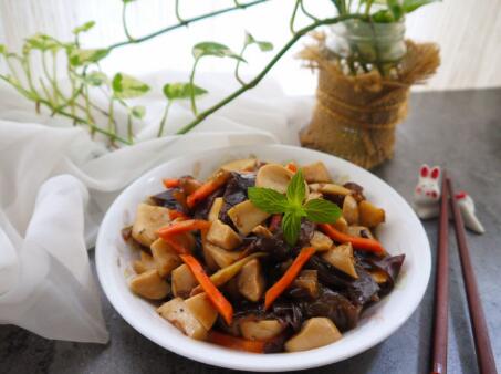 夏季清肠胃  酱烧黑木耳杏鲍菇