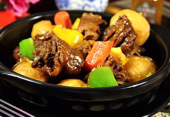 强身健体下饭菜腊鸡闷烧小土豆   强身食谱