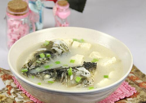 益于血管修复鱼头豆腐煲  养生食谱