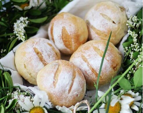 防治贫血甜品葡萄干面包球   面包制作