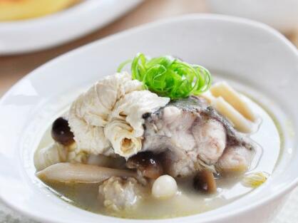 春季补肾私房菜  芹菜炒墨鱼仔