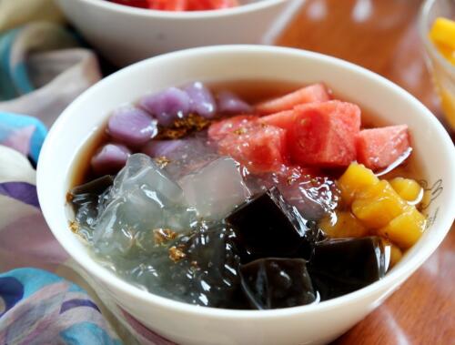  夏季消暑解毒小吃四果汤  四果汤做法
