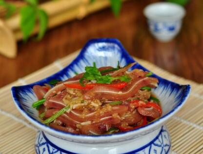 夏季补虚损凉菜蒜泥耳丝  做法是什么