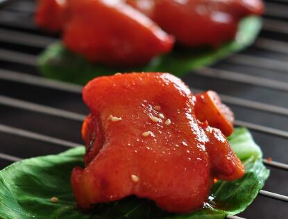 胶原蛋白美容小吃酱烤猪蹄  做法是什么