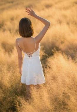 其实能和五个极品美女在这座荒岛上一起生活下去