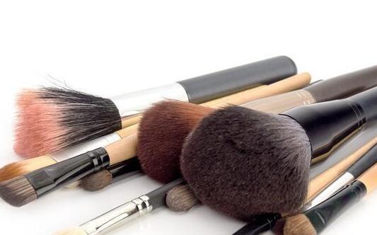 不清洗化妆刷对皮肤造成的危害 化妆刷怎么清洗