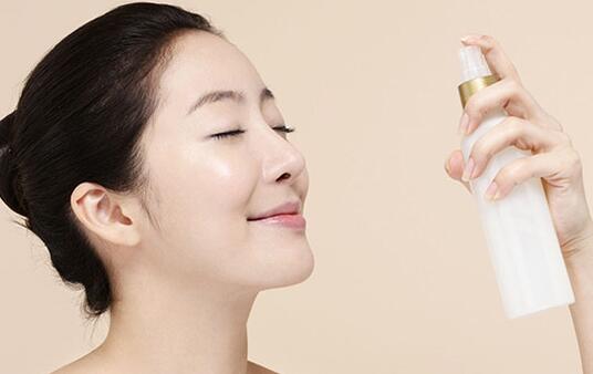 喷雾和爽肤水的区别 喷雾和爽肤水的不同用法
