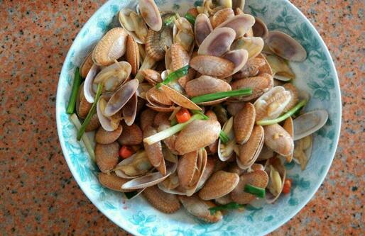 花甲需要用热水烫吗 花甲有寄生虫吗 花甲寄生虫煮多久会死