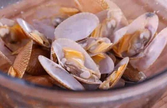 花甲需要去内脏吗 花甲的内脏有害吗 花甲什么季节吃最好