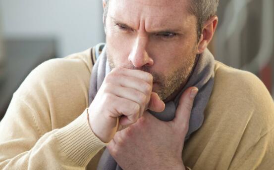 喉咙痛喝什么才好 要如何自我缓解 喉咙痛什么时候要看医生