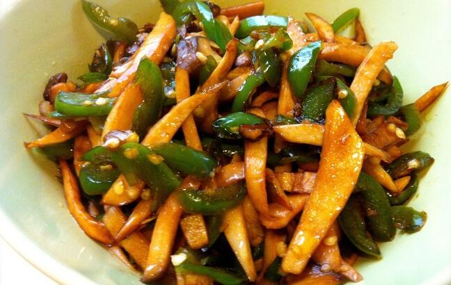 家常菜--青椒素炒杏鲍菇的做法 简单方便美味又健康