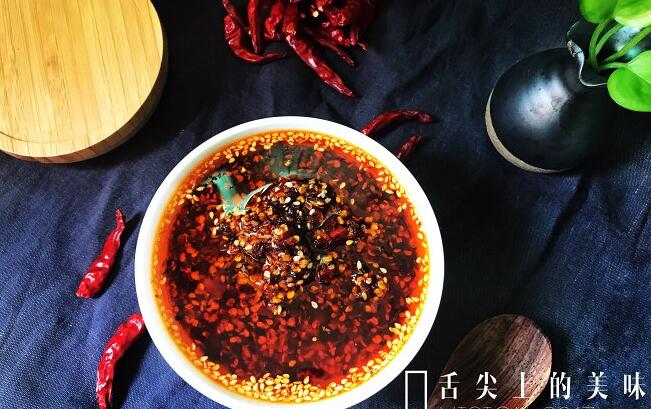 家常菜--香香哒的辣椒油制作方法 会上瘾的美味的做法