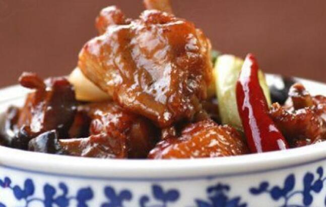 家常菜--黄焖鸡翅的做法 浓的汤汁包裹着鸡翅 超级下饭