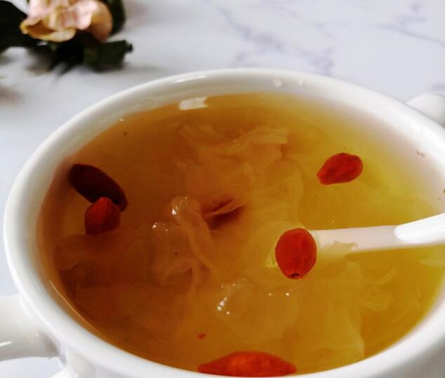 银耳汤的功效与作用 银耳的做法大全