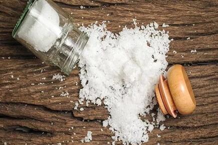 1岁内的宝宝能吃盐吗 除了盐 1岁内宝宝还不能吃这些食物