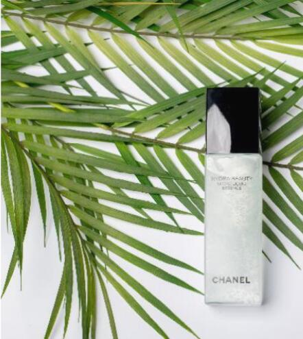 夏日化妆易浮粉 日常润泽保湿三部曲 来为肌肤补水锁水