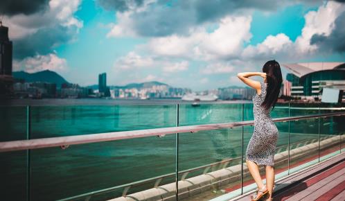 公司小职员赵权突然变有钱花的原因竟然是因为这个