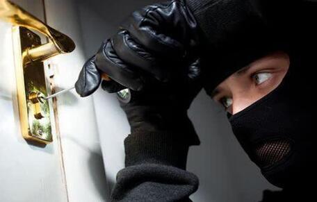 周公解梦 梦见小偷撬门没撬开预示着什么 或许有好事发生