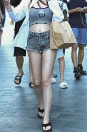 自己的未婚夫 却在婚礼前跟堂姐滚上床