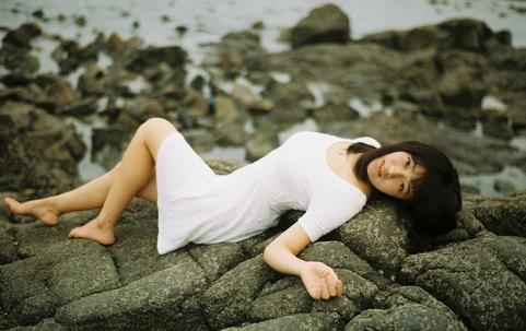  贺璘睿携神秘女子商场购物 两小时挥霍上百万