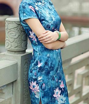 晓看天色暮看云下一句 原来出自这里