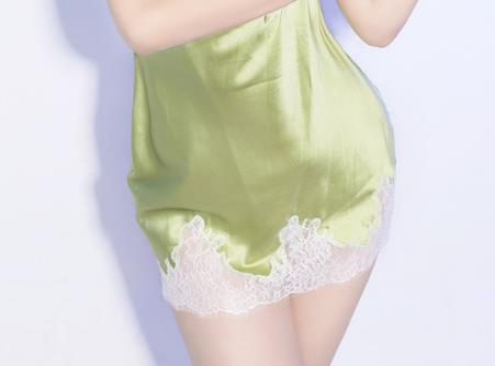 xxx 极品美女和小医生共处一室治病