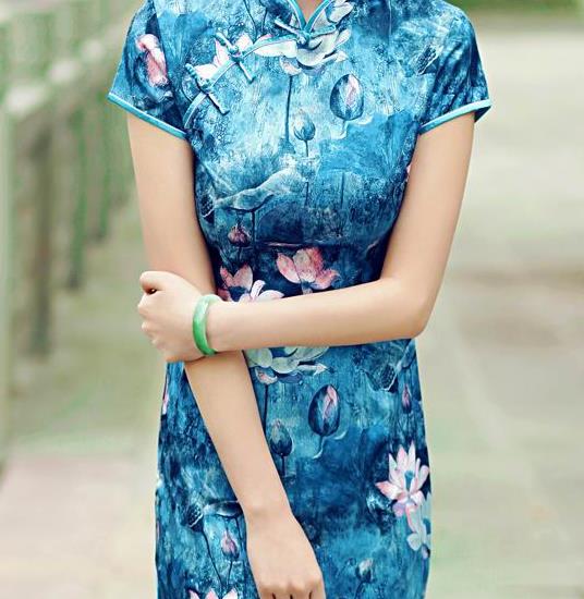 晓看天色暮看云 原来是出自这本书